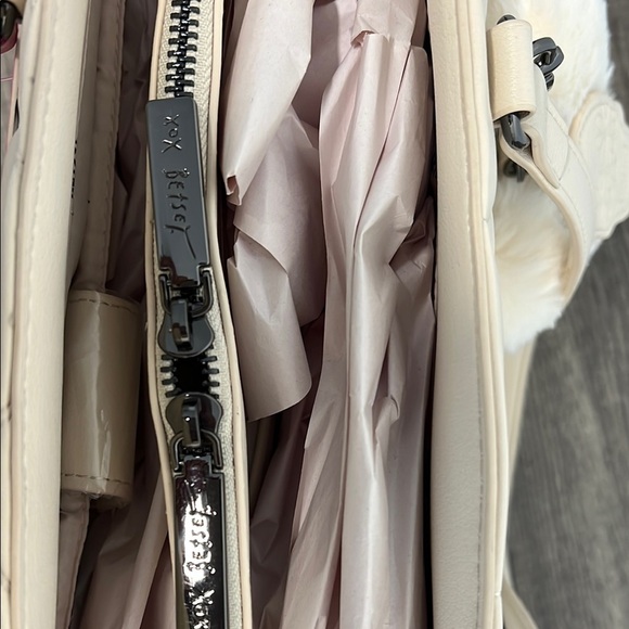 Betsey Johnson Cream Laptop Tote w/ Bag Charms ✨ - Picture 9 of 13